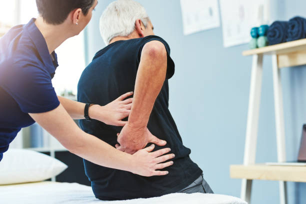 How a Back Pain Chiropractor Can Reduce and Prevent Back Pain Naturally?